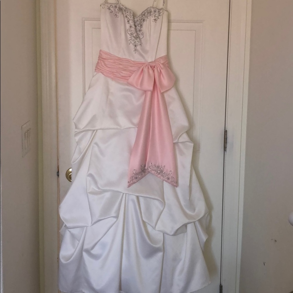 Strapless formal dress